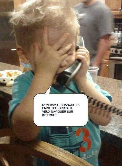 Enfant au téléphone